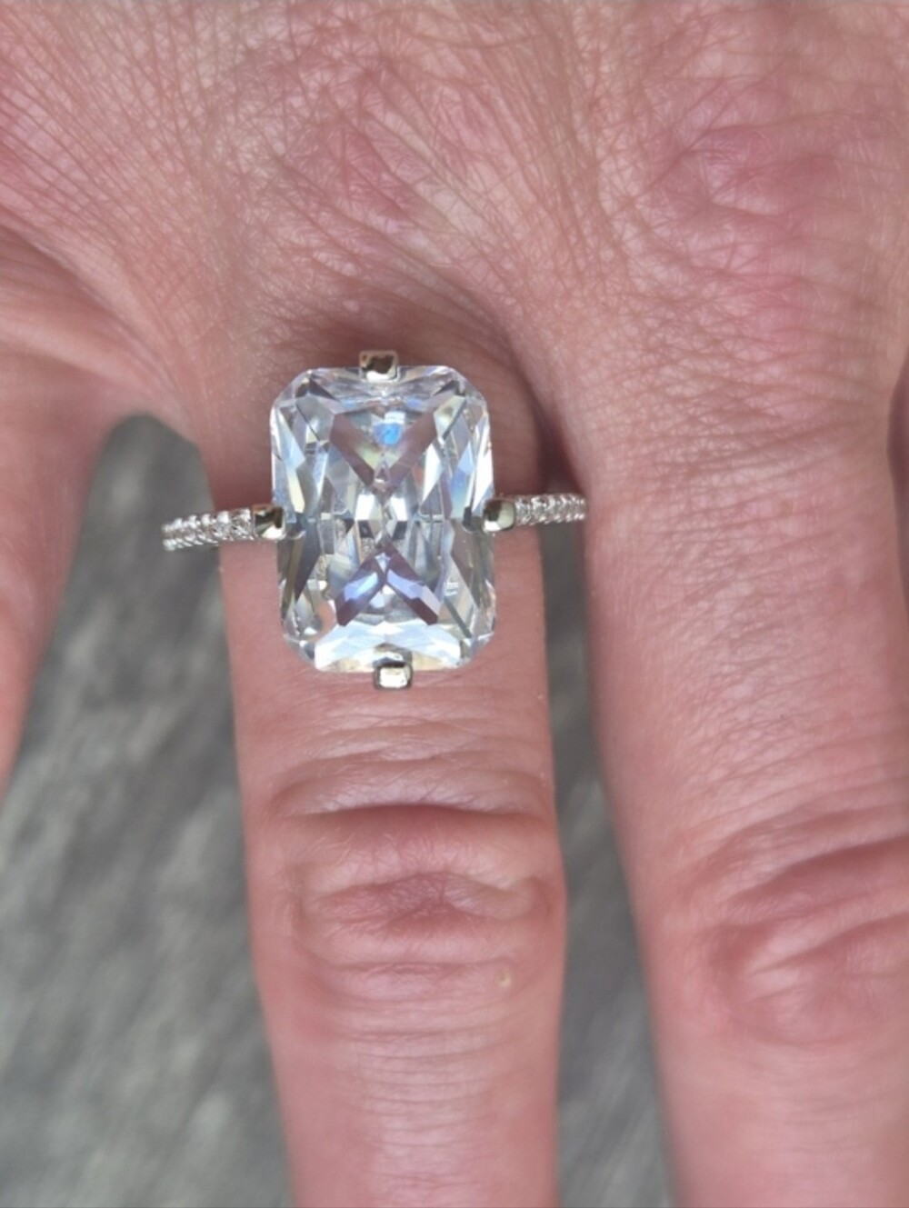 GRA 10.25* CT* VVS1 Moissanite Ring Size 7 * (Kim K Replica)